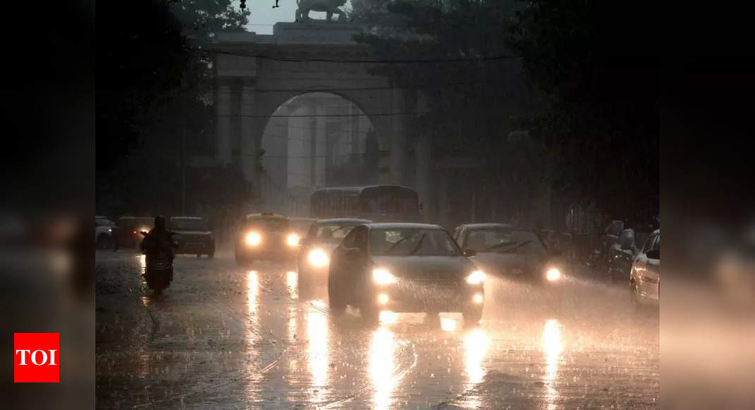 Trough from Bangladesh brings year's first rain in Kolkata, pours 47.7 mm on Kol in 2 hrs