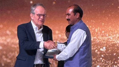 India receives global award for road safety