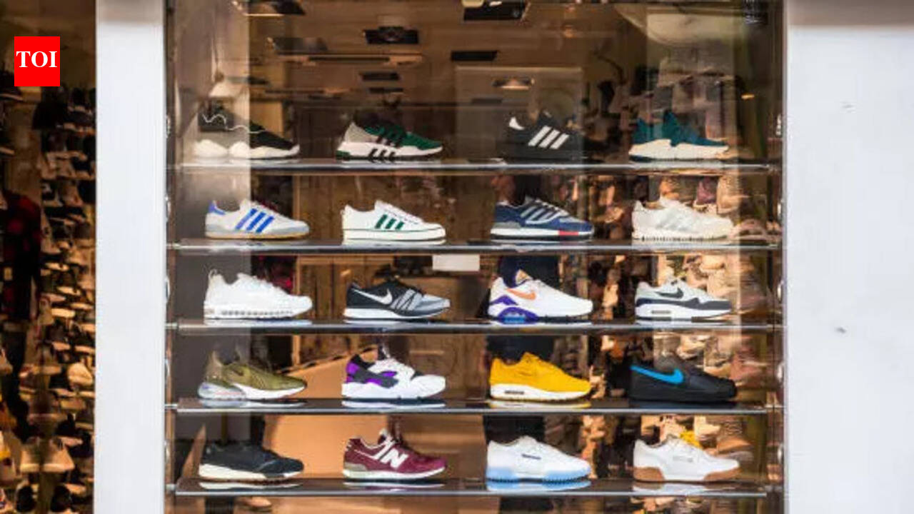 nike tanjun vs adidas cloudfoam