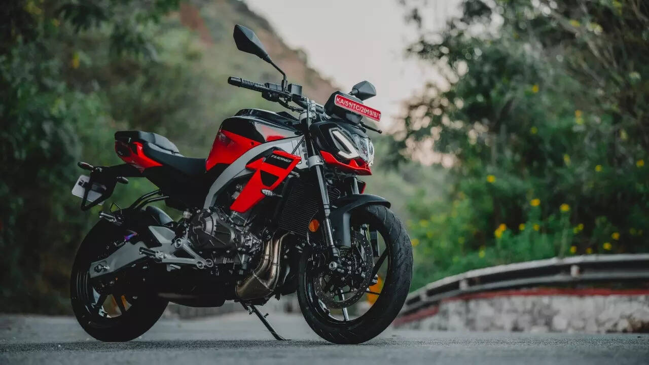 Aprilia Tuono 457 first impressions: Proper, no-nonsense