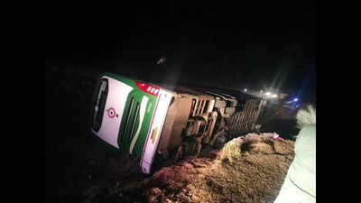 12 hurt as OSRTC bus overturns in S’garh