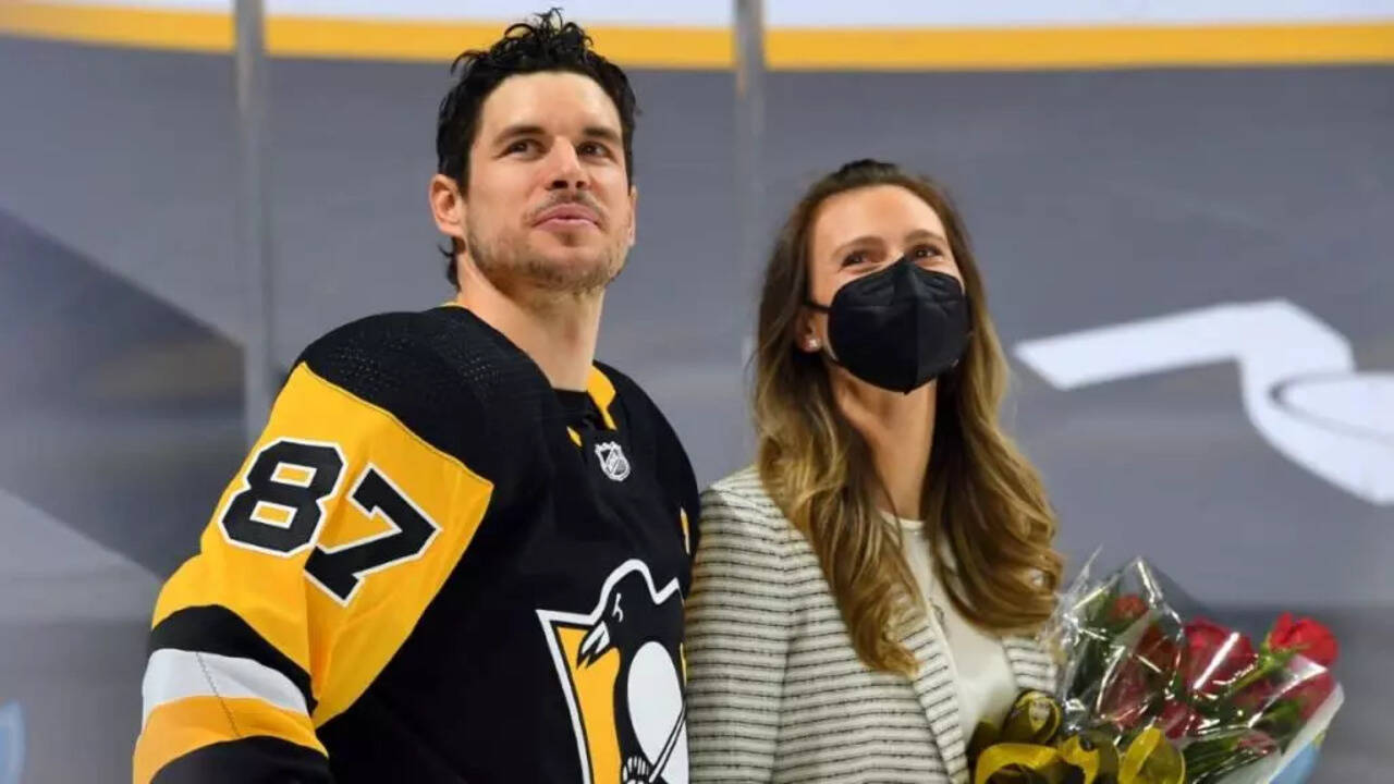Is Sidney Crosby taken? The details behind his 15-year relationship with  famous model Kathy Leutner | NHL News - The Times of India
