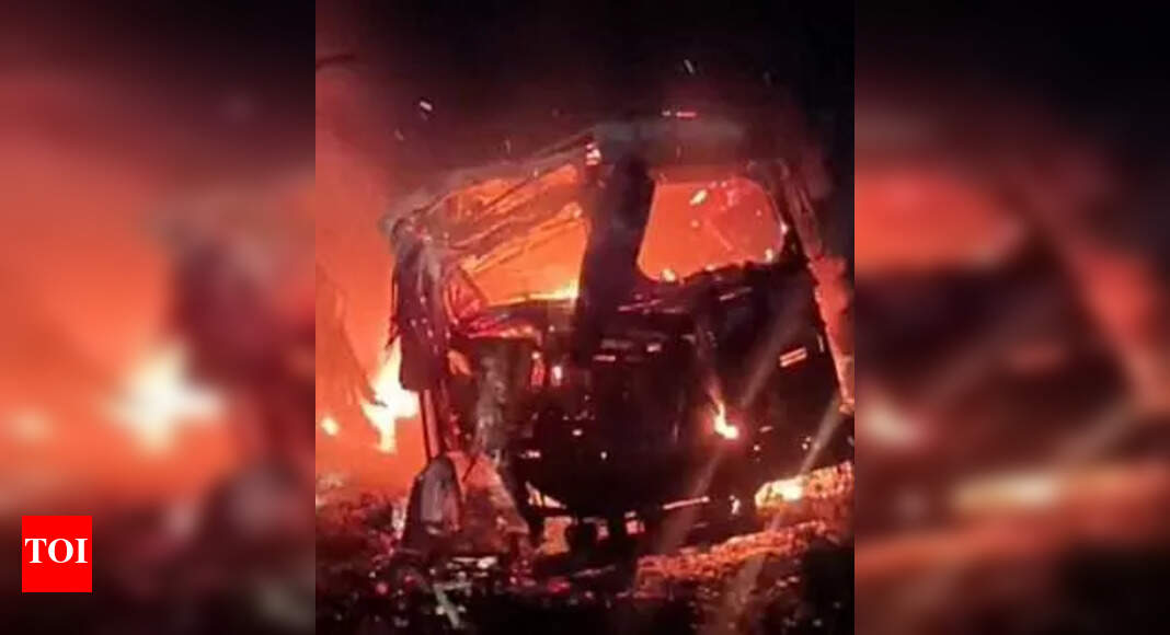 Driver charred to death after collision between two trucks | Patna News ...