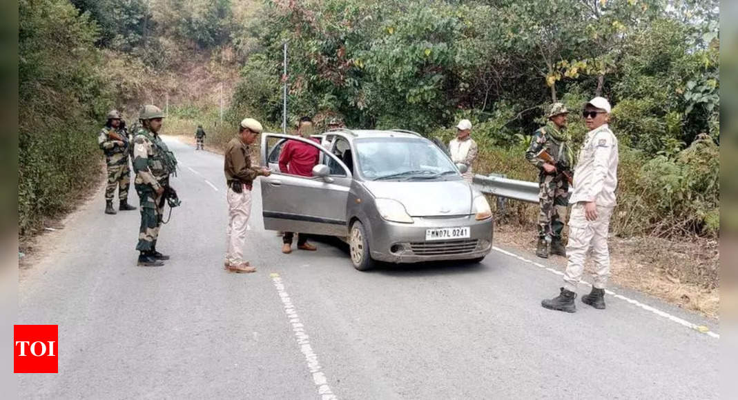 Warring Manipur groups start surrendering looted weapons