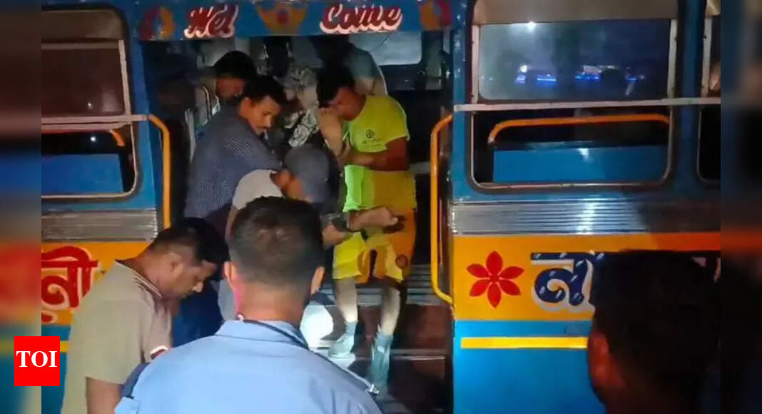 3 dead, 38 hurt in Basanti Highwaybus accident | Kolkata News - The ...