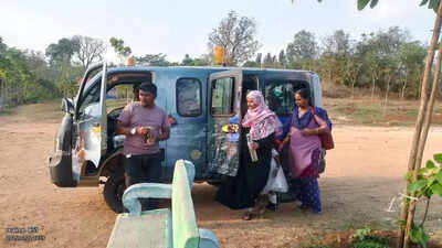 Final preparations on for elephant safari at Harangi