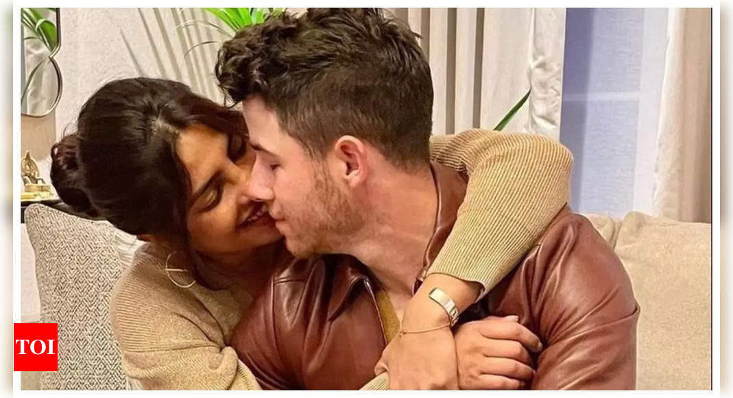 Nick Jonas doesn’t want his marriage with Priyanka Chopra to turn into a ‘cautionary tale’; has learnt from Joe Jonas’ failed marriage with Sophie Turner: Report | – The Times of India