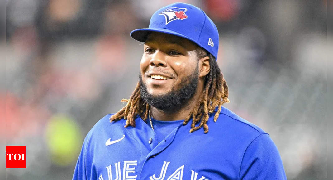 “Money talks”: Fans calls out Vladimir Guerrero Jr. as money-minded for ditching Yankees