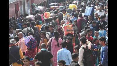 Woman duped of 15k in train ticket scam to Prayagraj from Mumbai