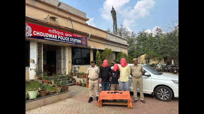 3 accused of robbing govt officer arrested