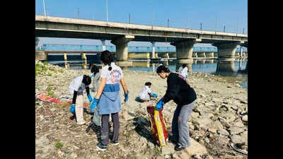 Residents seek a clean Yamuna, riverfront, write to UP deputy CM