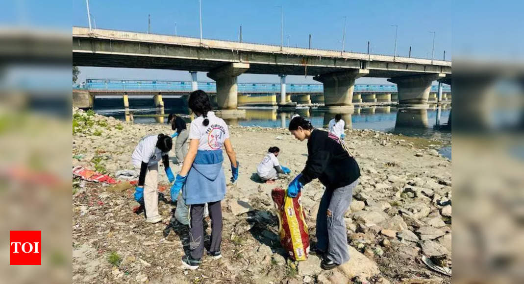 Residents seek a clean Yamuna, riverfront, write to UP deputy CM