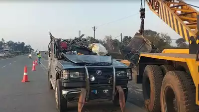 6 mortos, 2 feridos como jipe ​​carregando maha kumbh retornados colidem com ônibus em jabalpur