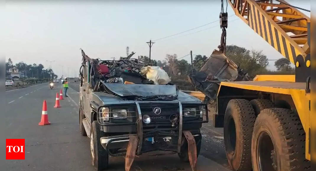 6 dead, 2 injured as jeep carrying Maha Kumbh returnees collides with bus