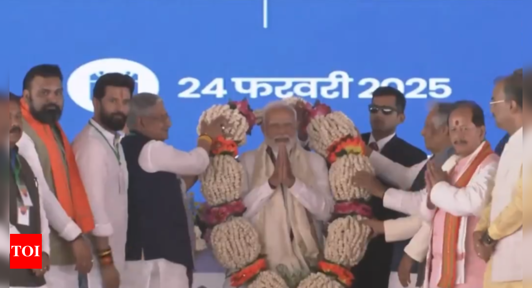 PM Modi receives makhana garland in Bhagalpur; Makhana Board Proposed