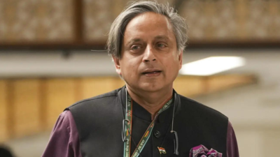 Why Congress should be wary of Shashi Tharoor