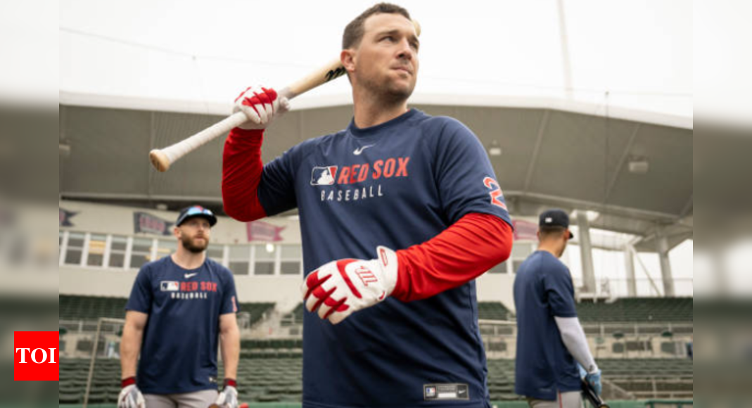 Red Sox newcomer Alex Bregman smashes 2 run homer in perfect spring debut