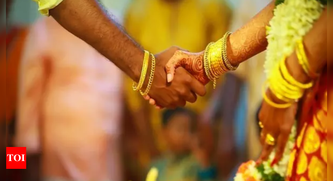 Tipsy-turvy: Drunk UP groom garlands bride’s bestie, arrested