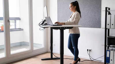 Best Height Adjusting Tables For Work To Improve Your Sedentary Lifestyle