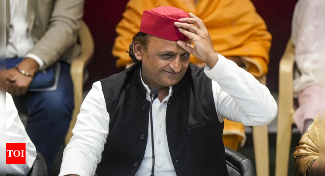 Akhilesh claims Adityanath's 'pig' remark points to 'fight' between Delhi & Lucknow