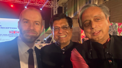  Shashi Tharoor rubs it in with 'selfie message'