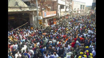 Akharas’ Kumbh sojourn to end with KVT prayers