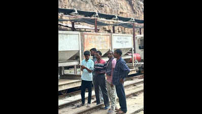 Kin of trapped workers of Gumla reach T’gana tunnel collapse site