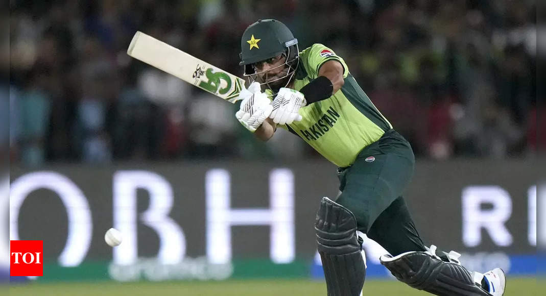 Babar Azam gets advice from Sunil Gavaskar