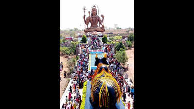 Lakhs of devotees throng Shiva temples across B’gavi