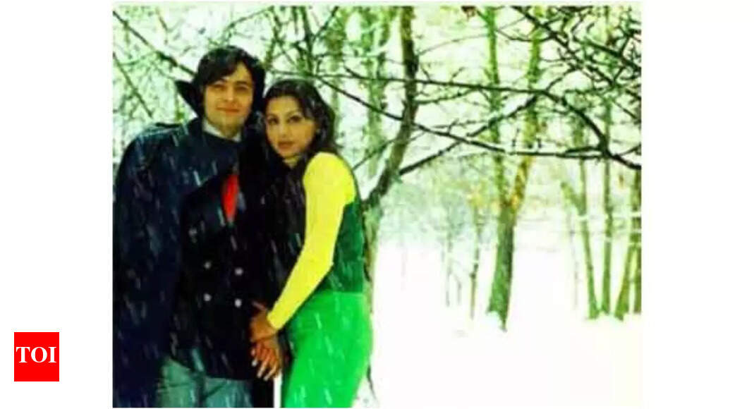 Neetu Kapoor remembers husband Rishi Kapoor as 'Kabhi Kabhie' completes 49 years - The Times of India