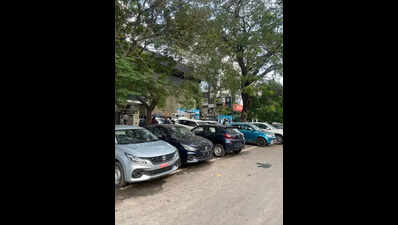 On-road parking in Anna Nagar; 40 for cars, 20 for bikes