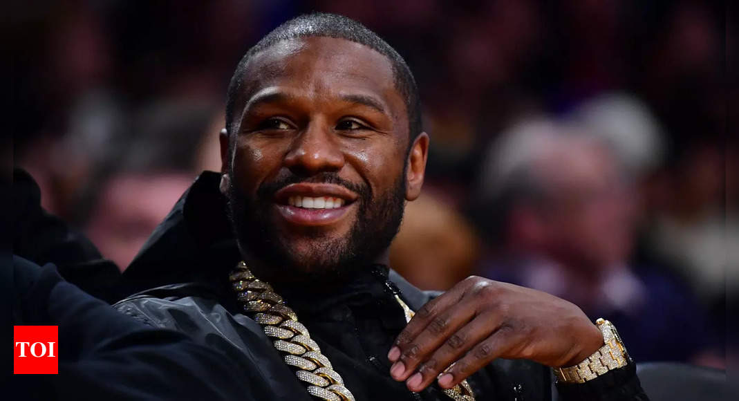 “Floyd Mayweather is a sellout coon”: Fans react to former boxer Floyd Mayweather’s praises for Donald Trump