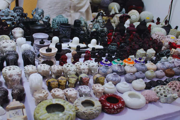 Explore the vibrant art and handicraft scene