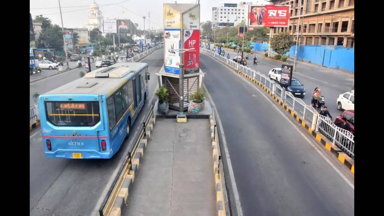 Indore News : BRTS Demolition Forces Ticketing Onto Footpaths