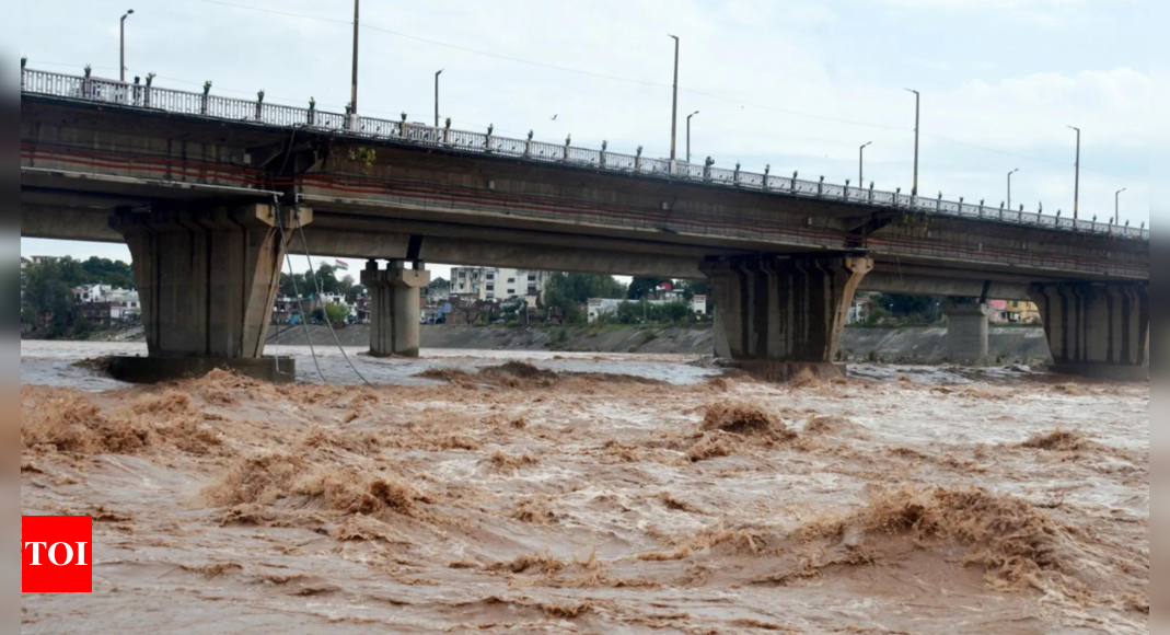 5 die in Jammu rains, Srinagar highway shut