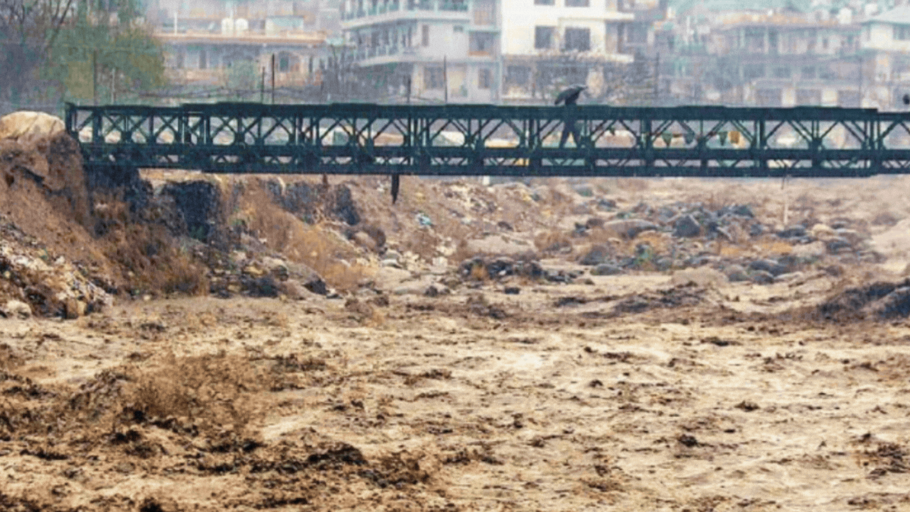 Avalanches, floods ravage Himachal Pradesh as snowfall & rain wreak havoc |  Chandigarh News - The Times of India