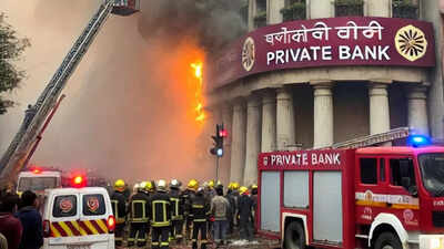 दिल्ली के दरगंज में प्राइवेट बैंक में फायर ब्रेक