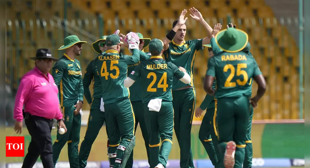 Champions Trophy Live: Mulder, Jansen shine as England fold for 179 vs South Africa