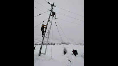 Light snow, rain likely in Himachal Pradesh today; 480 roads still blocked