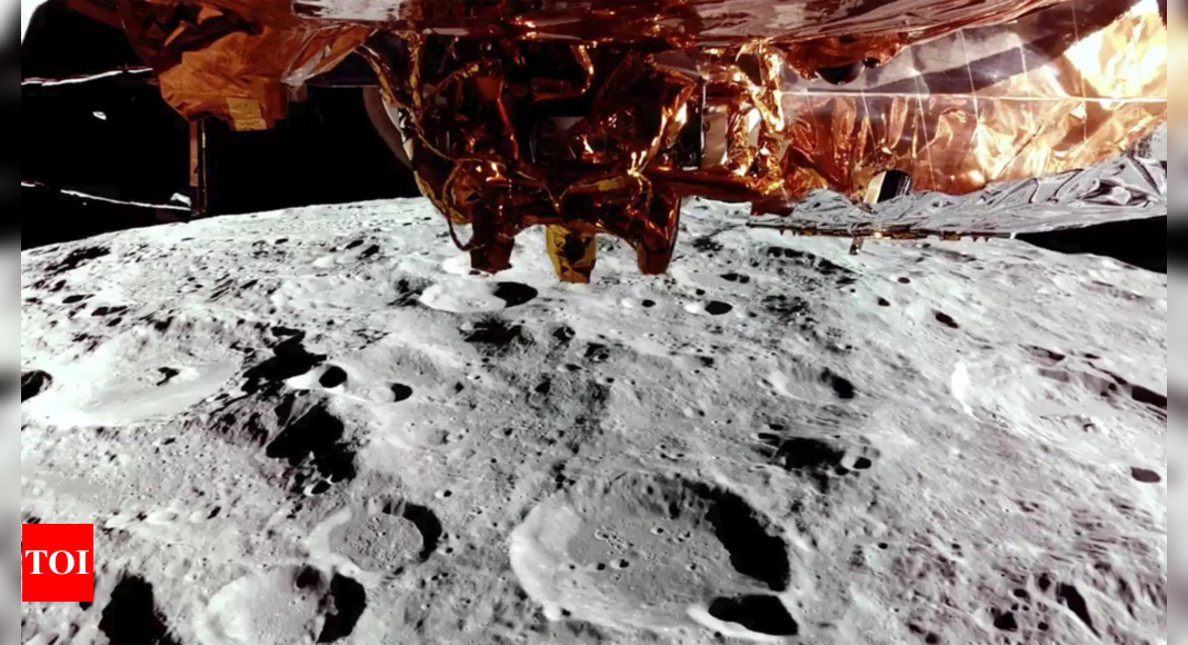 Two lunar landings in a week for Nasa's private Moon fleet