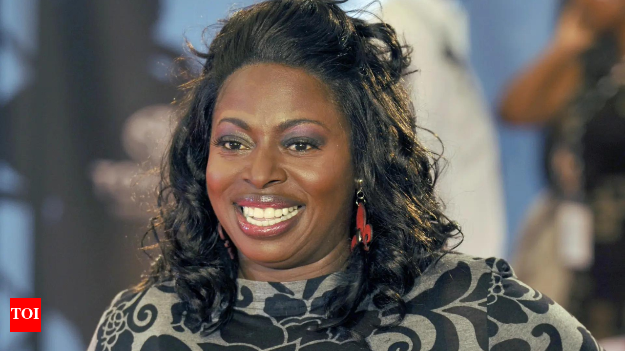 Grammy-nominated R&B singer Angie Stone dies in car crash at