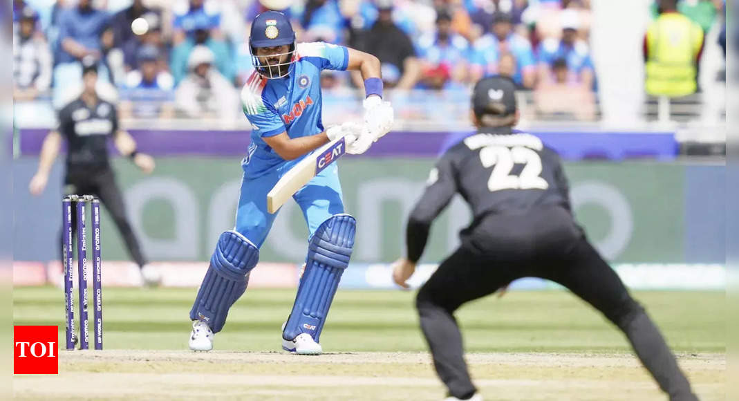 IND vs NZ Live: Shreyas, Axar drive India forward