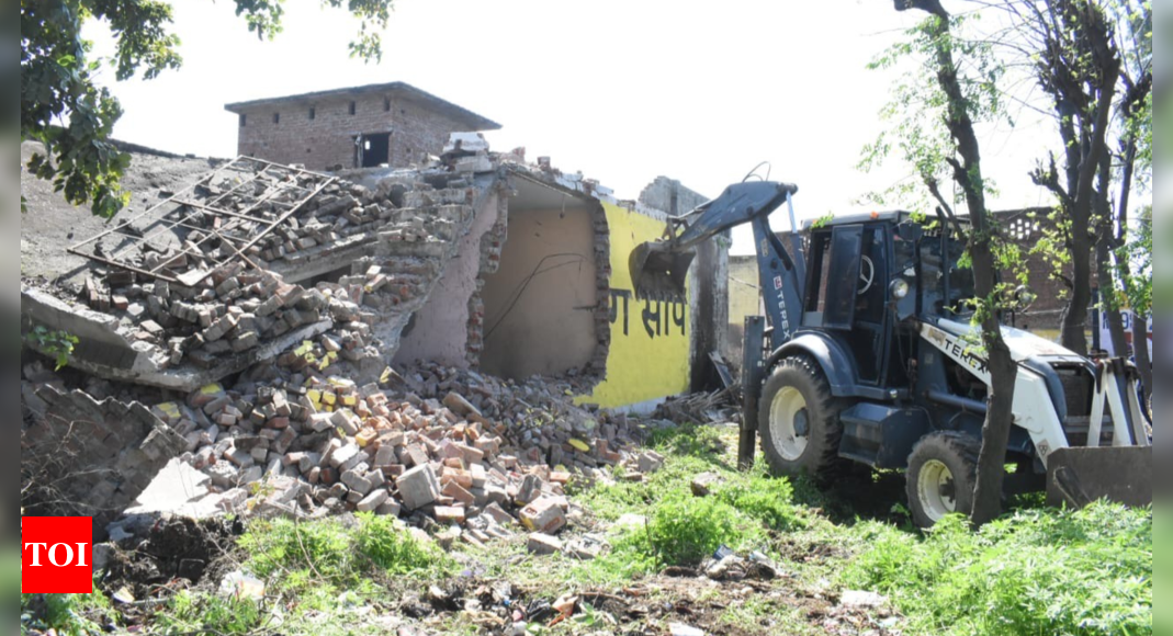 Jalandhar rural police demolish two houses on public land, belonging to drug peddlers