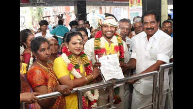 Madurai bride who overcame struggles receives CM’s blessings on her big