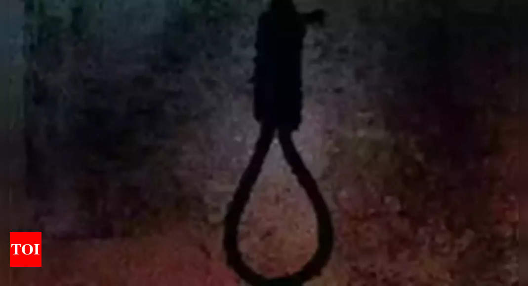 Bhopal man found hanging, daughter dead in another room at home