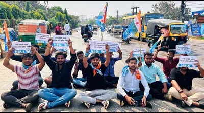 Youth Cong demands immediate road repairs