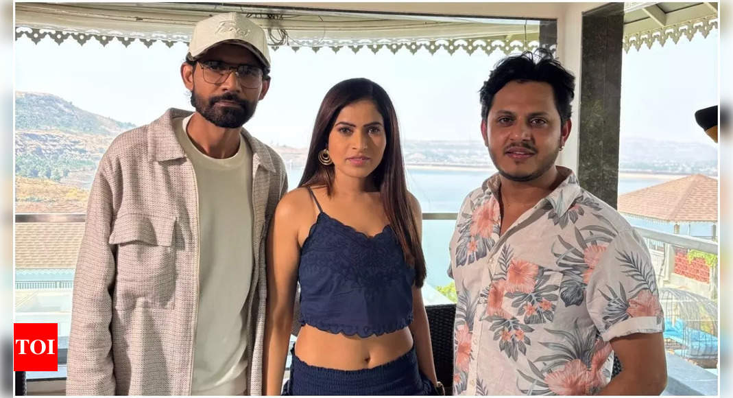 Ayushi Tiwari joins Qaseem Haider Qaseem for the new song 'Hhasrat'