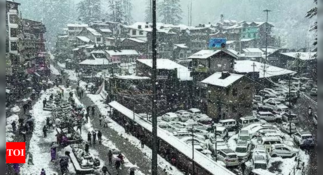 Fresh snowfall, rain disrupt life in Himachal districts; boards put off