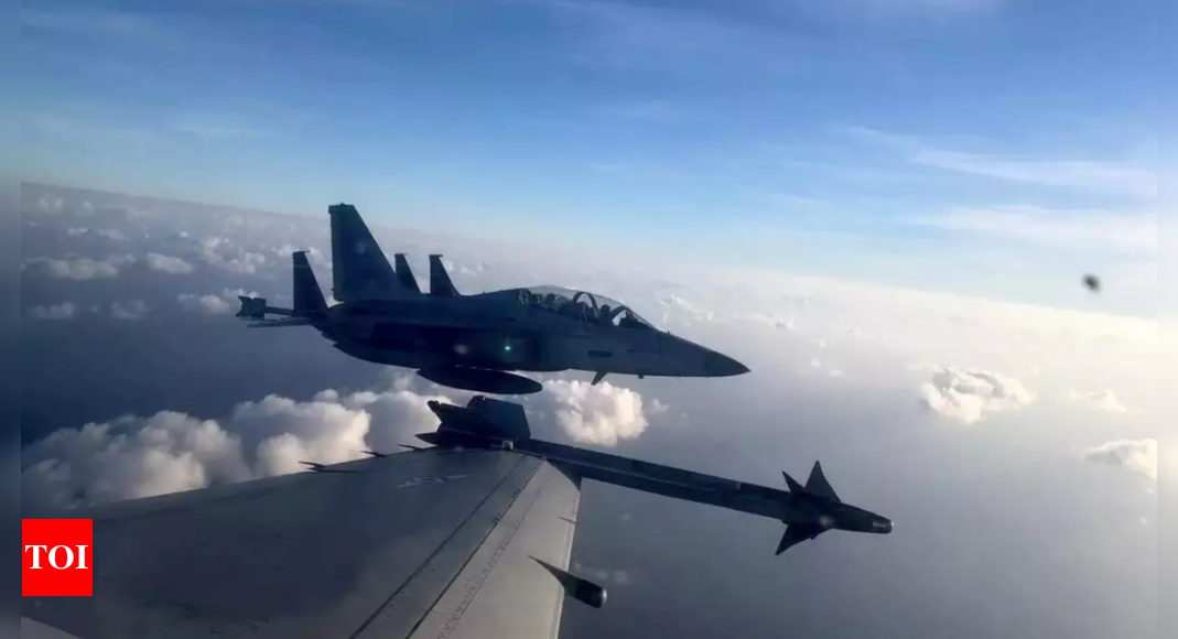 Philippine fighter jet goes missing during combat mission, search op under way