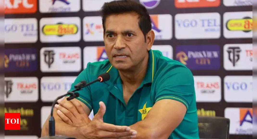 Aaqib Javed to continue as Pakistan's head coach for NZ tour